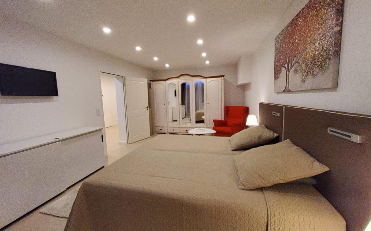 3 Zimmer Wohnung - Keine Party Wohnung ! 6 Personen Dusseldorf Bagian luar foto