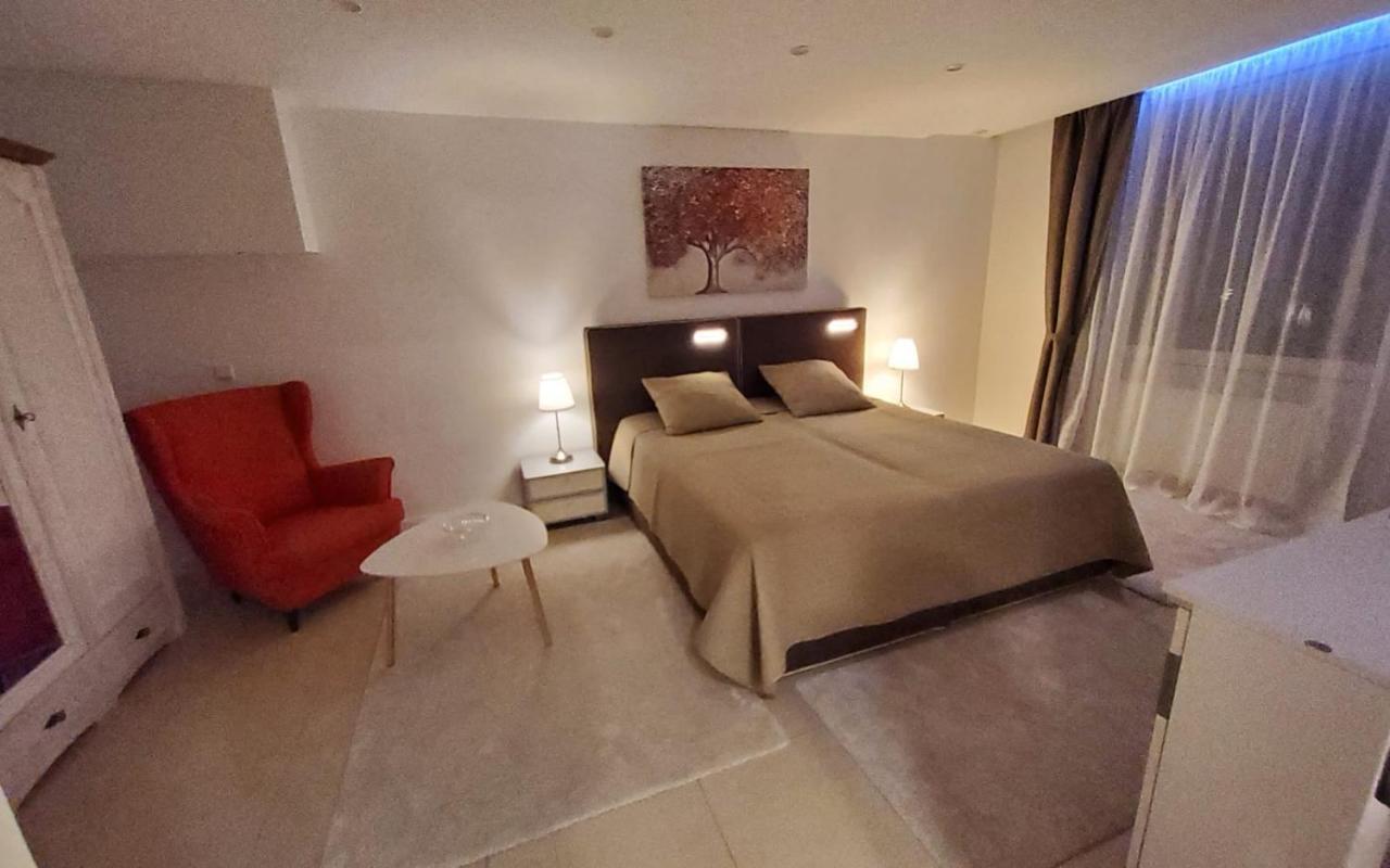 3 Zimmer Wohnung - Keine Party Wohnung ! 6 Personen Dusseldorf Bagian luar foto
