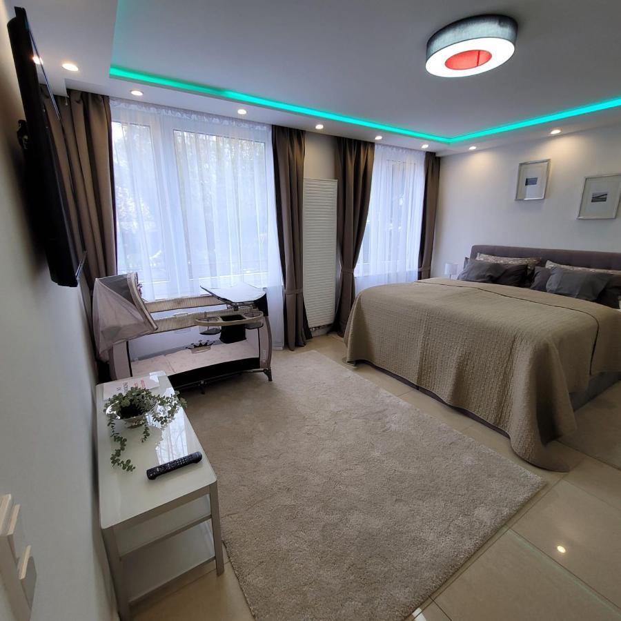 3 Zimmer Wohnung - Keine Party Wohnung ! 6 Personen Dusseldorf Bagian luar foto